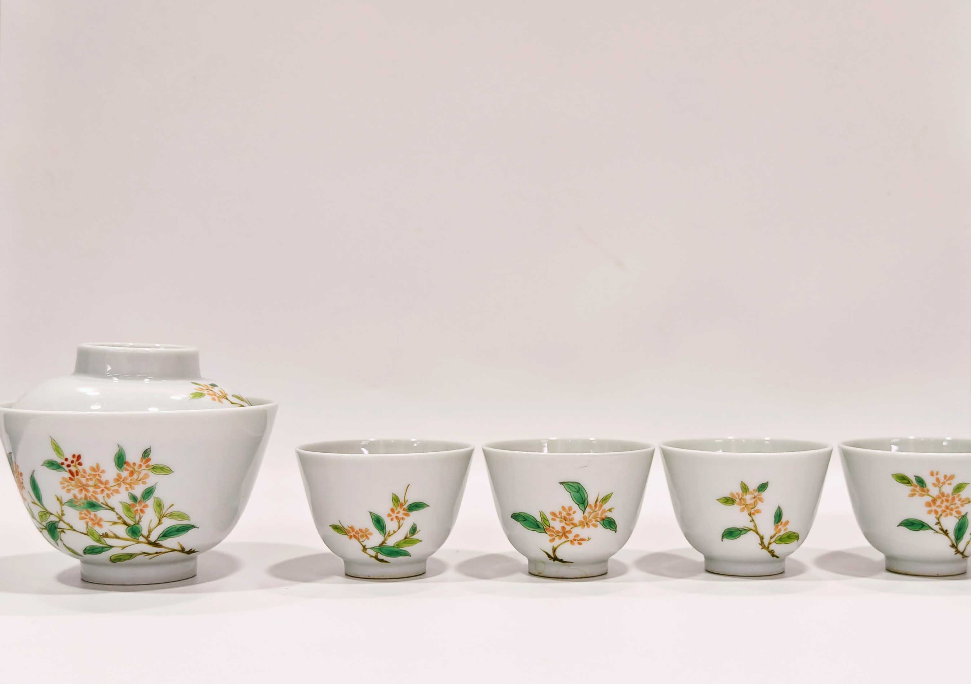 用点和自己身份对等的物件；这是简简单单的粉彩吗？不！他是你身份和档次的另一面；